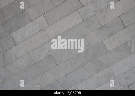 Carreaux rectangulaires en marbre à motifs naturels. Arrière-plan de la mosaïque murale en marbre blanc et gris. Banque D'Images