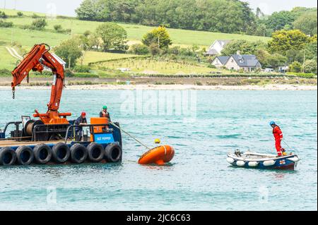 Courtmacsherry, West Cork, Irlande. 10th juin 2022. Les amarrages pour embarcations de plaisance et pour embarcations de plaisance RNLI étaient aujourd'hui en cours d'enregistrement dans le port de Courtmacsherry avant le début du dragage dans les jours à venir. On s'attend à ce que le dragage prenne de trois à quatre semaines. Crédit : AG News/Alay Live News Banque D'Images