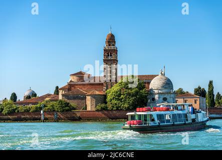 Lagon de Venise. Église de San Michele à Isola également appelé San Michele di Murano dans le style Renaissance par l'architecte Mauro Codussi. Vénétie, Italie, Europe Banque D'Images