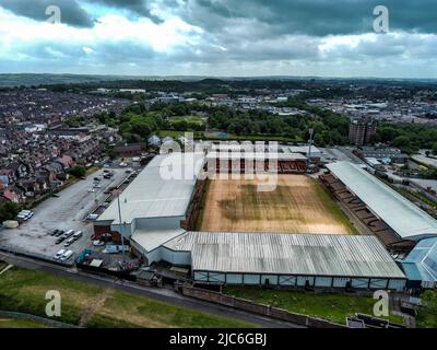Hors saison Vale Park, Port Vale football Club mise à jour de l'image aérienne, le pitch a été ensemencé et poncé Banque D'Images