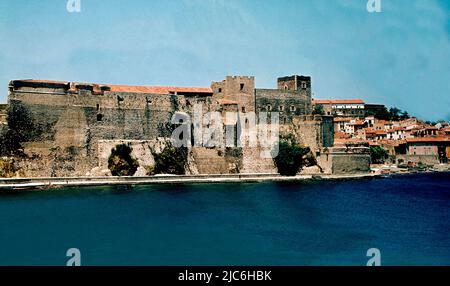 FORTALEZA DE COLLIURE CONSTRUIDA EN EL SIGLO XIII SOBRE EL CASTILLO REAL DEL SIGLO XII Emplacement : EXTÉRIEUR. COLLIOURE. France. Banque D'Images