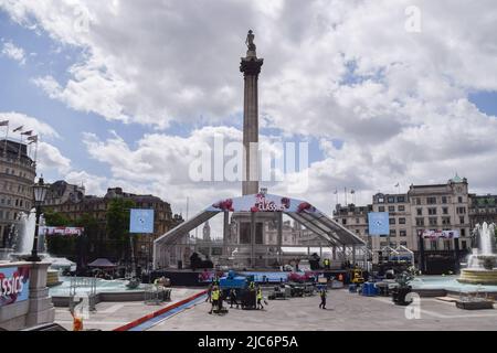 Londres, Royaume-Uni. 10th juin 2022. Les préparatifs sont en cours pour les classiques BMW à Trafalgar Square. Le concert gratuit en plein air avec l'Orchestre symphonique de Londres a lieu le 11 juin. Credit: Vuk Valcic/Alamy Live News Banque D'Images