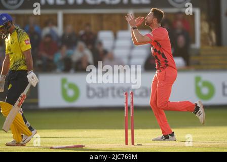 Richard Gleeson, de Lancashire Lightning, célèbre le cricket de David Bedingham, de Durham, lors du match de groupe Vitality Blast T20 North au Seat unique Riverside, Chester-le-Street. Date de la photo: Vendredi 10 juin 2022. Banque D'Images