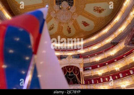 Vu de la scène à l'auditorium de l'intérieur du Théâtre Bolchoï est historique théâtre de ballet et d'opéra à Moscou, Russie Banque D'Images