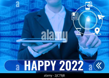 Écriture affichage du texte Happy 2022. Mot pour le moment ou le jour où une nouvelle année civile commence à partir de maintenant Lady Holding tablette symbolisant le succès Banque D'Images