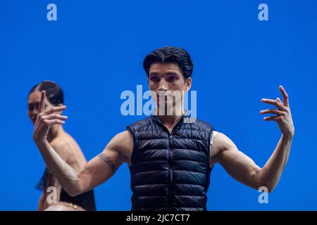 Moscou, Russie. 10th de juin 2022 Alessandro Caggegi du Royaume-Uni assiste à la dernière tournée du XIV Concours International de Ballet au théâtre Bolchoï étape historique à Moscou, en Russie Banque D'Images