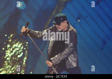 Rome, Italie. 11th juin 2018. Vasco Rossi se produit sur scène lors de sa visite 'Vasco non Stop Live' au stade Olimpico de Rome. (Photo de Valeria Magri/SOPA Images/Sipa USA) crédit: SIPA USA/Alay Live News Banque D'Images