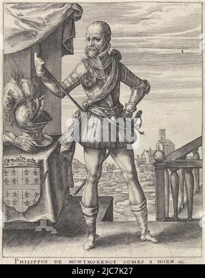 Portrait de Philippe de Montmorency, comte d'Horne. Sur la gauche de la table, les armoiries de la personne représentée. En arrière-plan un paysage urbain. Dans la marge le nom et la fonction du sujet en latin, Portrait de Philippe de Montmorency, Comte de Horne, imprimerie: Simon van de passe, inconnu, 1604 - 1647, papier, gravure, h 190 mm × l 145 mm Banque D'Images