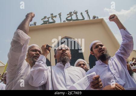 Dhaka, Division de Dhaka, Bangladesh. 10th juin 2022. Les dirigeants d'Islami Andolan Bangladesh ont crié des slogans anti-indiens pour protester contre l'ancienne porte-parole du BJP indien Nupur Sharma à propos de ses commentaires blasphématoires sur le prophète Mohammed à Dhaka sur 10 juin 2022. (Credit image: © Nahid Hasan/Pacific Press via ZUMA Press Wire) Credit: ZUMA Press, Inc./Alamy Live News Banque D'Images