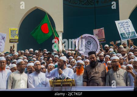 Dhaka, Division de Dhaka, Bangladesh. 10th juin 2022. Les dirigeants d'Islami Andolan Bangladesh ont crié des slogans anti-indiens pour protester contre l'ancienne porte-parole du BJP indien Nupur Sharma à propos de ses commentaires blasphématoires sur le prophète Mohammed à Dhaka sur 10 juin 2022. (Credit image: © Nahid Hasan/Pacific Press via ZUMA Press Wire) Credit: ZUMA Press, Inc./Alamy Live News Banque D'Images