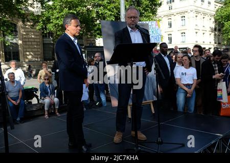 Hommage à Frédéric Leclerc-Imhoff journaliste BFMTV tué en Ukraine Marc olivier fogiel et christophe deloire sur le podium pour un décourageant Banque D'Images