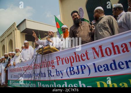 Dhaka, Division de Dhaka, Bangladesh. 10th juin 2022. Les dirigeants d'Islami Andolan Bangladesh ont crié des slogans anti-indiens pour protester contre l'ancienne porte-parole du BJP ''˜, Nupur Sharma, au sujet de ses commentaires blasphématoires sur le prophète Mohammed à Dhaka sur 10 juin 2022. (Credit image: © Nahid Hasan/Pacific Press via ZUMA Press Wire) Credit: ZUMA Press, Inc./Alamy Live News Banque D'Images