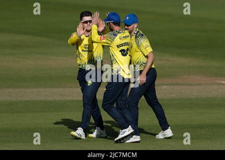 CHESTER LE STREET, Royaume-Uni Liam Trevaskis de Durham célèbre avec ses coéquipiers après avoir pris un match de cricket au Vitality Blast T20 entre le Durham County Cricket Club et le Lancashire au Seat unique Riverside, Chester le Street, le vendredi 10th juin 2022. (Crédit : will Matthews | MI News) crédit : MI News & Sport /Alay Live News Banque D'Images