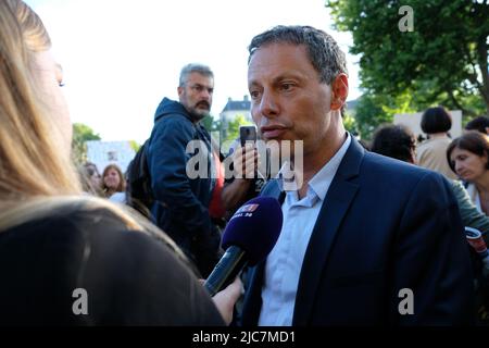 Hommage à Frédéric Leclerc-Imhoff journaliste BFMTV né en Ukraine, le directeur de BFMTV Marc olivier fogiel répond à une interview Banque D'Images