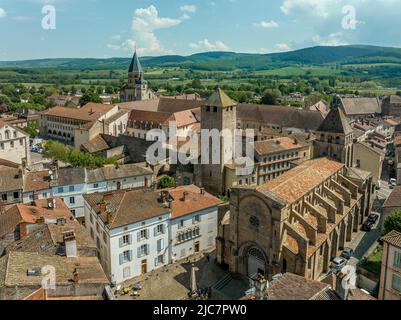 Vue de l'abbaye de Cluny ancien monastère bénédictin de style architectural roman à Cluny, Saône-et-Loire, France dédié à Saint PET Banque D'Images