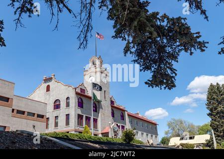 Okanogan, WA - USA-0511-2022: Extérieur du palais de justice du comté d'Okanogan Banque D'Images