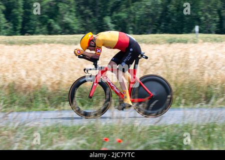 Montbrison, France. 08th juin 2022. Jonas Wilsly (Uno-X Pro Cycling Team) vu en action pendant la phase 4th du Criterium du Dauphine 2022. La quatrième étape du Criterium du Dauphine Libere est un essai individuel à une distance de 31,9 km entre Montbrison et la Bâtie d'Urfé dans le département de la Loire. Le vainqueur de la scène est Filippo Ganna (équipe d'Ineos Grenadiers) en 35mn 32s. Il est en avance sur Wout Van Aert (Jumbo Visma Team), 2nd à 2s ans, et Eythan Hayter (Ineos Grenadiers Team) à 17s ans. (Photo de Laurent Coust/SOPA Images/Sipa USA) crédit: SIPA USA/Alay Live News Banque D'Images