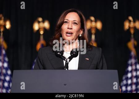 Caroline du Sud, États-Unis. 10th juin 2022. Le vice-président Kamala Harris s'adresse à la foule lors du 10 juin 2022 du dîner du Palmetto bleu du Parti démocratique de Caroline du Sud, à Columbia, Caroline du Sud. (Photo de Sean Rayford/Pool/Sipa USA) crédit: SIPA USA/Alay Live News crédit: SIPA USA/Alay Live News Banque D'Images