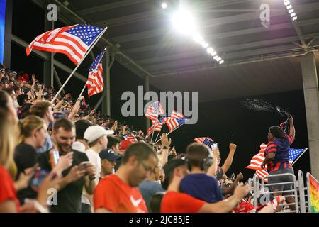 Austin, Texas, États-Unis. 10th juin 2022. Les fans des États-Unis célèbrent un but lors d'un match de la Ligue des Nations de la CONCACAF sur 10 juin 2022 à Austin, Texas. (Credit image: © Scott Coleman/ZUMA Press Wire) Credit: ZUMA Press, Inc./Alamy Live News Banque D'Images