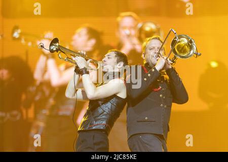 Cologne, Allemagne. 10th juin 2022. Pustefix-Blaeser musicien, trompettiste Jotham BLEIBERG (à gauche) et musicien, tromboniste Ulrich ROESER (À droite), au concert de la LANXESS - ARENA de Cologne, on 10 juin 2022 Credit: dpa/Alay Live News Banque D'Images