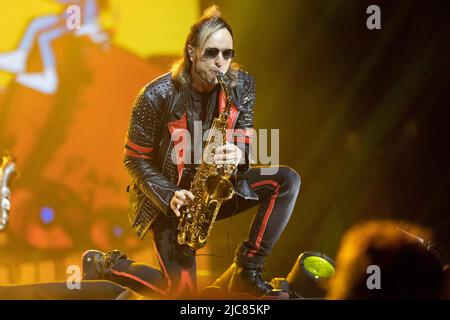 Cologne, Allemagne. 10th juin 2022. Pustefix-Blaeser musicien, saxophoniste Noah FISCHER (au milieu), au concert de la LANXESS - ARENA de Cologne, on 10 juin 2022 Credit: dpa/Alamy Live News Banque D'Images