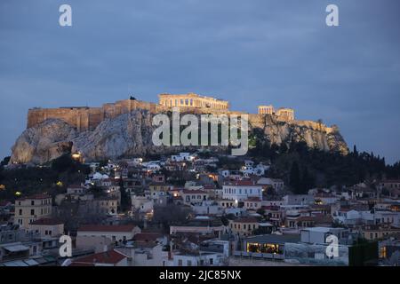Coucher du soleil Parthénon drone vue aérienne, Acropole, paysage urbain du centre historique d'Athènes, Grèce Banque D'Images