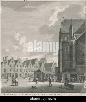 Vue sur le Nieuwe Vismarkt à Haarlem, construit en 1769, où hommes et femmes font du shopping. Au premier plan, un chien, un homme et une femme en conversation et deux messieurs près d'une brouette. Dans la marge, sous le titre, l'imprimé est consacré à trois membres du vroedschap (à gauche) et trois maires (à droite) de Haarlem. Au centre, un bouclier avec les armoiries familiales de ces messieurs, vue du nouveau marché aux poissons à Haarlem, 1769. , Imprimerie: Caspar Jacobsz. Philips, (mentionné sur l'objet), dessinateur intermédiaire: Hendrik Keun, (mentionné sur l'objet), éditeur: Aris Tolk, imprimeur Banque D'Images