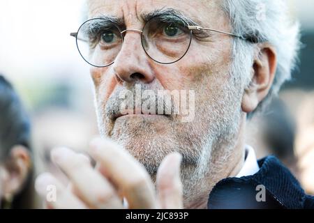 Paris, France. 10th juin 2022. Portrait d'un démonstrateur. Hommage place de la république au journaliste Frédéric Leclerc-Imhoff, tué en ukraine, 10 juin 2022 à Paris, France. Photo de Christophe Michel / ABACAPRESS.COM Credit: Abaca Press/Alay Live News Banque D'Images