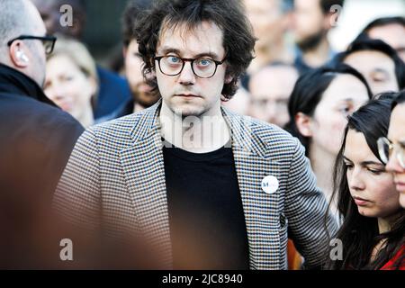 Paris, France. 10th juin 2022. Portrait d'un démonstrateur. Hommage place de la république au journaliste Frédéric Leclerc-Imhoff, tué en ukraine, 10 juin 2022 à Paris, France. Photo de Christophe Michel / ABACAPRESS.COM Credit: Abaca Press/Alay Live News Banque D'Images