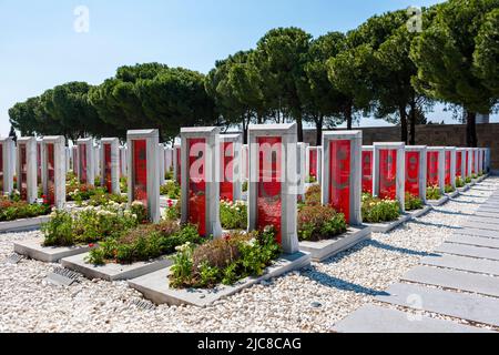 CANAKKALE, TURQUIE - 26 MARS 2022 : cimetière militaire du Mémorial des martyrs de Canakkale à Canakkale. Banque D'Images