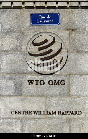 Genève, Suisse - 30 mai 2022 : signe et logo de l'Organisation mondiale du commerce (OMC) (OMC) Banque D'Images