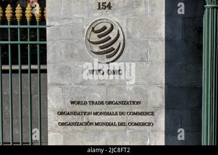 Genève, Suisse - 30 mai 2022 : signe et logo de l'Organisation mondiale du commerce (OMC) (OMC) Banque D'Images