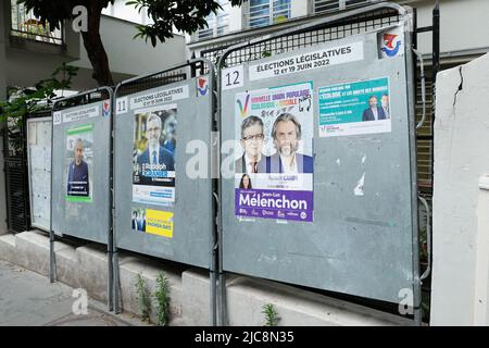 Paris, France. 10th juin 2022. Illustration de panneaux d'affichage électoraux pour les élections législatives, 10 juin 2022 à Paris, France. Photo de Christophe Michel / ABACAPRESS.COM Credit: Abaca Press/Alay Live News Banque D'Images