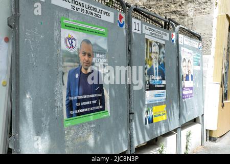 Paris, France. 10th juin 2022. Illustration de panneaux d'affichage électoraux pour les élections législatives, 10 juin 2022 à Paris, France. Photo de Christophe Michel / ABACAPRESS.COM Credit: Abaca Press/Alay Live News Banque D'Images