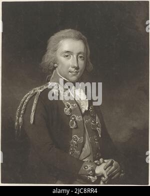 William George Frederick, prince d'Orange-Nassau vêtu d'un uniforme, tenant les mains. Portrait de William George Frederick, prince d'Orange-Nassau, imprimeur: Charles Howard Hodges, dessinateur intermédiaire: Johann Friedrich August Tischbein, pays-Bas, 1794, papier, h 424 mm × l 303 mm Banque D'Images