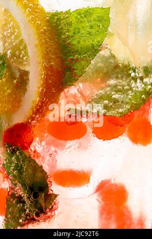 Mojito à la fraise et au boba Banque D'Images