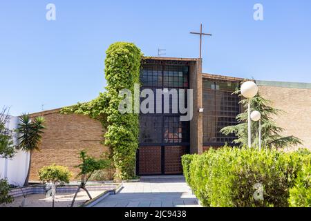 Entrée principale de l'église de Nuestra Señora del Carmen (notre Dame de Carmen) dans la rue calle ancha dans le village de Punta Umbria, Huelva, Andalousie, Espagne Banque D'Images