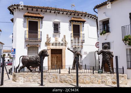 Grazalema, Cadix, Espagne - 1 mai 2022: Monument à el toro de cuerda (le taureau de corde) Banque D'Images