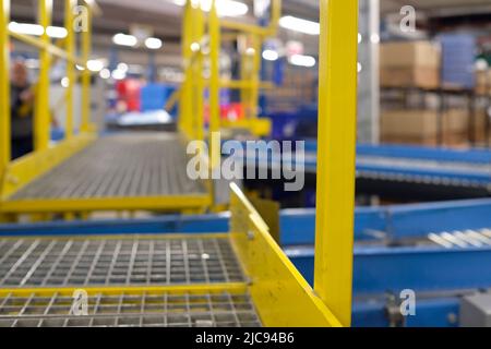 À l'intérieur d'un entrepôt de logistique et de distribution Banque D'Images