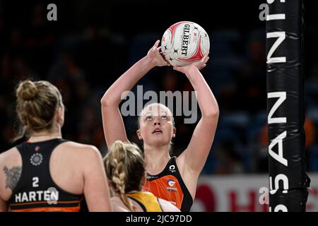 11th juin 2022 ; Ken Rosewall Arena, Sydney, Nouvelle-Galles du Sud, Australie ; Australian Suncorp Super Netball, Giants Netball versus Sunshine Coast Lightning ; Sophie Dwyer des Giants se prépare à tirer sur Credit: Action plus Sports Images/Alamy Live News Banque D'Images