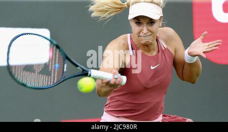 Berlin, Allemagne. 11th juin 2022. Tennis: WTA Tour, singles, qualification: Lisicki (Allemagne) - Muhammad (Etats-Unis) au stade Steffi Graf. Sabine Lisicki joue un avant-main. Credit: Wolfgang Kumm/dpa/Alay Live News Banque D'Images