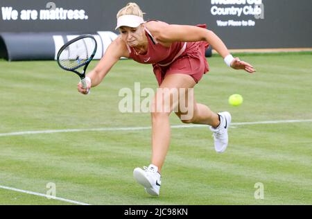 Berlin, Allemagne. 11th juin 2022. Tennis: WTA Tour, singles, qualification: Lisicki (Allemagne) - Muhammad (Etats-Unis) au stade Steffi Graf. Sabine Lisicki joue un avant-main. Credit: Wolfgang Kumm/dpa/Alay Live News Banque D'Images