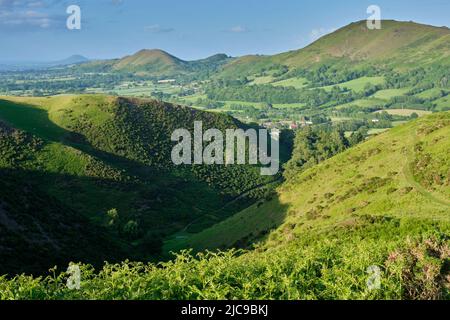 CAER Caradoc, The Lawley et The Wrekin vus depuis le pont traversant le parcours de golf, Church Stretton, Shropshire Banque D'Images