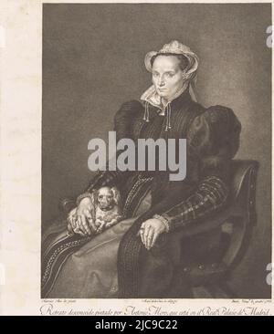 Portrait d'une femme inconnue assise avec un chien sur ses genoux, imprimeuse: Bartolomé Vázquez, (mentionné sur l'objet), dessinatrice intermédiaire: Manuel de la Cruz, (mentionné sur l'objet), après: Anthonis Mor, (mentionné sur l'objet), Espagne, 1793, papier, gravure, gravure, h 449 mm × l 355 mm Banque D'Images