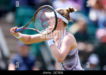 11th juin 2022; Nottingham tennis Centre, Nottingham, Angleterre: Rothesay Open Nottingham Lawn tennis Tournament; Alison Riske joue un front lors de son match avec Viktorija Golubic Banque D'Images