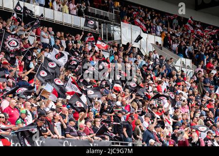 Londres, Royaume-Uni. 11th juin 2022. Les fans de Saracens célèbrent Harlequins 34-17 pour atteindre la finale à Londres, Royaume-Uni, le 6/11/2022. (Photo de Richard Washbrooke/News Images/Sipa USA) crédit: SIPA USA/Alay Live News Banque D'Images