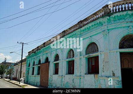 rues de cienfuegos sur cuba avec des maisons typiques Banque D'Images