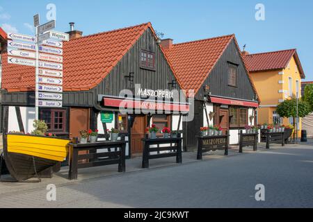 Hel, Voïvodie de Poméranie / Pologne - 2 juin 2022: Hel, une ville de la Voïvodie de Poméranie en Kashoubia, vues sur les rues, les maisons Banque D'Images