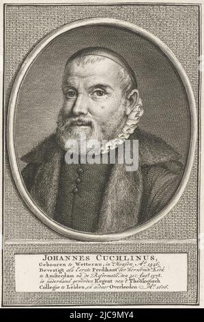 Portrait en ovale du prédicateur Johannes Cuchlinus, à moitié à gauche sur la tête une calotte au-dessous de l'ovale est un texte de six lignes en néerlandais, Portrait de Johannes Cuchlinus, imprimeur: Christian Friedrich Fritzsch, 1719 - 1774, papier, gravure, gravure, h 160 mm × l 110 mm Banque D'Images