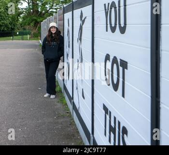 Brentwood Essex 11th juin 2022 deux peintures murales de parc de skateboard ont été présentées dans le cadre du parcours annuel de Brentwood Art Trail en photo Charlotte Robinson, artiste, crédit: Ian Davidson/Alay Live News Banque D'Images